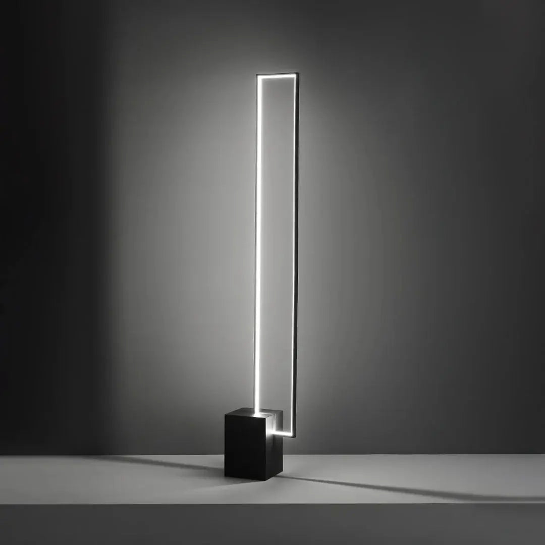 This highlights the lamp’s clean, modern aesthetic and versatile functionality, emphasizing its minimalist appeal.