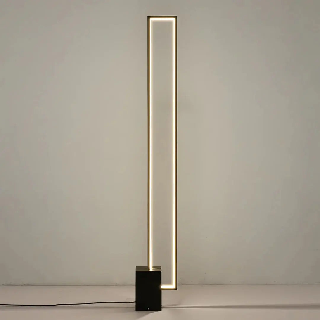 This highlights the lamp’s clean, modern aesthetic and versatile functionality, emphasizing its minimalist appeal.