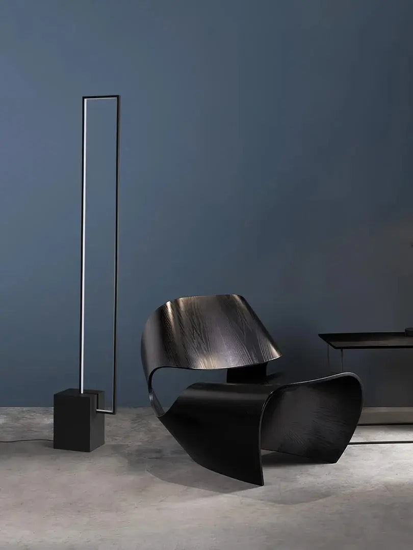 This highlights the lamp’s clean, modern aesthetic and versatile functionality, emphasizing its minimalist appeal.