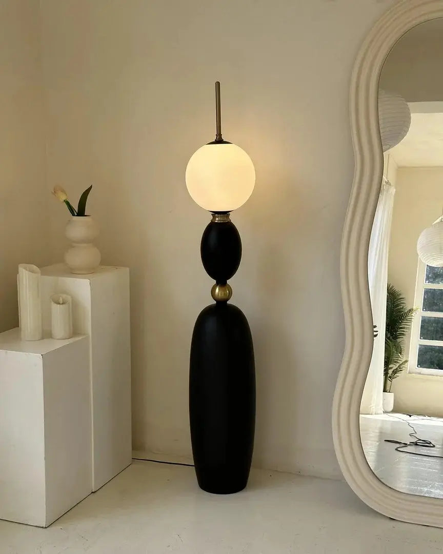 This emphasizes the lamp’s captivating style, combining modernism and authenticity while highlighting its luxurious and elegant appeal.