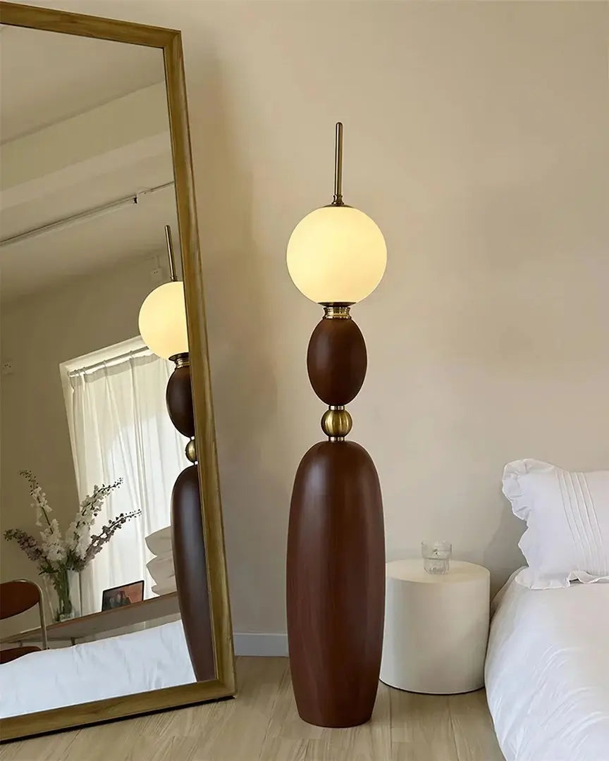 This emphasizes the lamp’s captivating style, combining modernism and authenticity while highlighting its luxurious and elegant appeal.