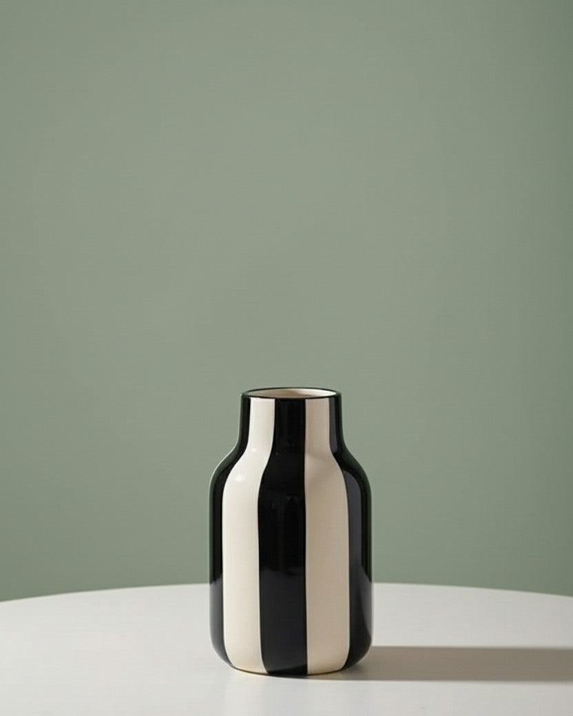 Vase en verre à rayures jaunes